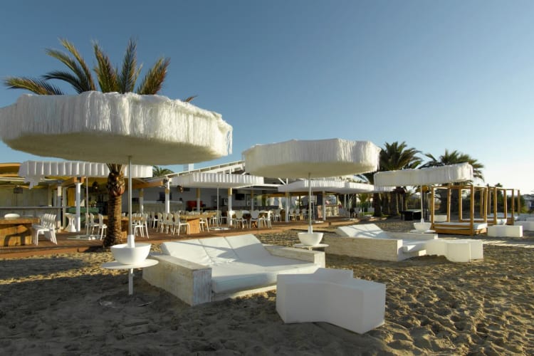 Beach club lounge